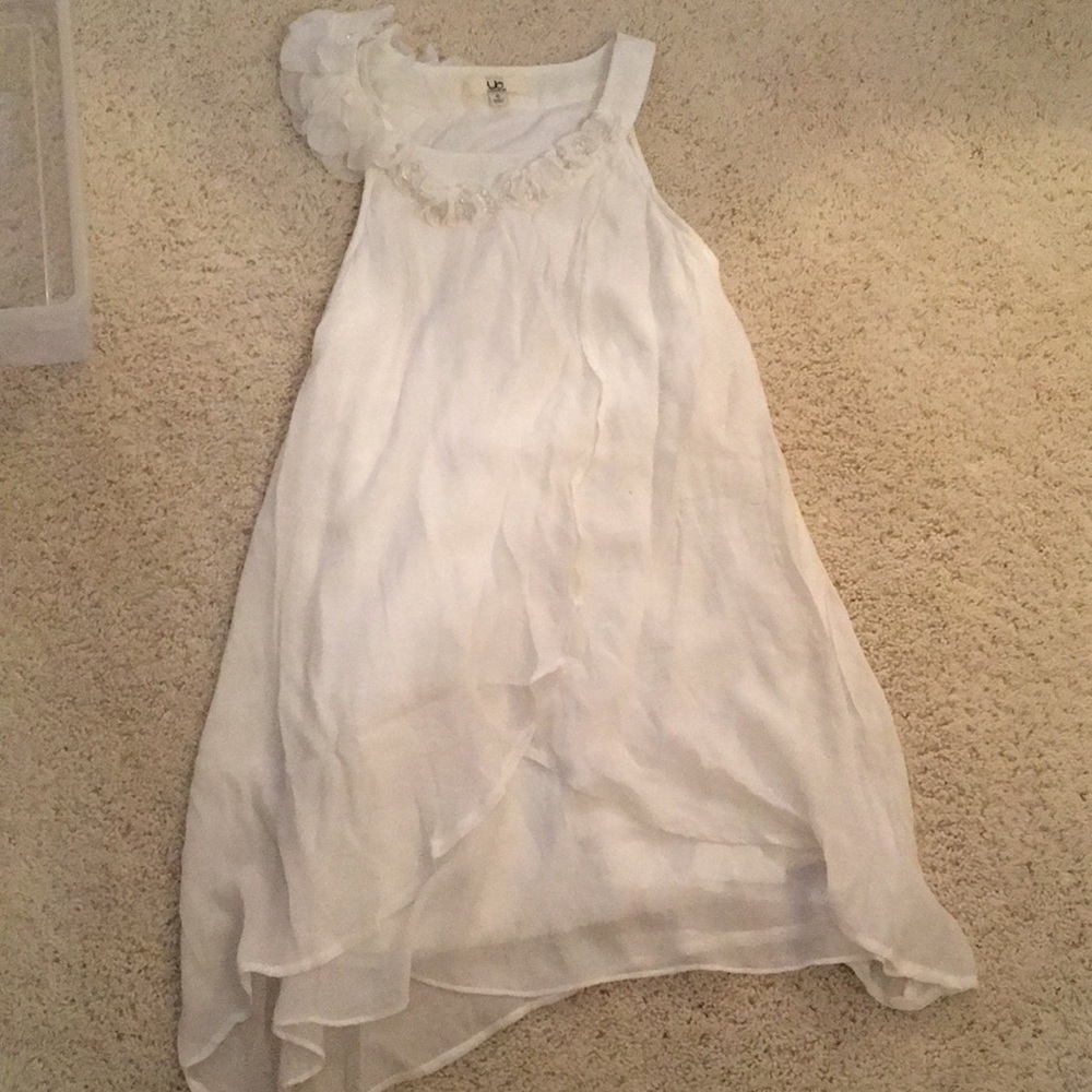 White sleeveless dress